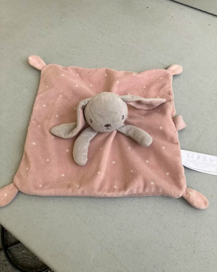 Avis de recherche. On a retrouvé un doudou aujourd’hui lors de notre porte ouverte. Loire et Rhône de Ferme en Ferme